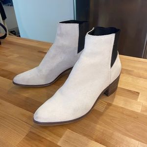 Dolce Vita Cyndie Bootie size 8.5 Genuine Suede Leather